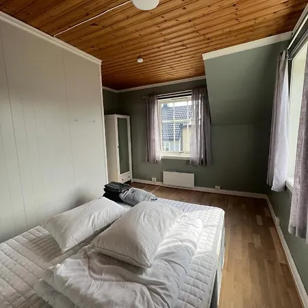 Koselig Hus I Havna Svolvær